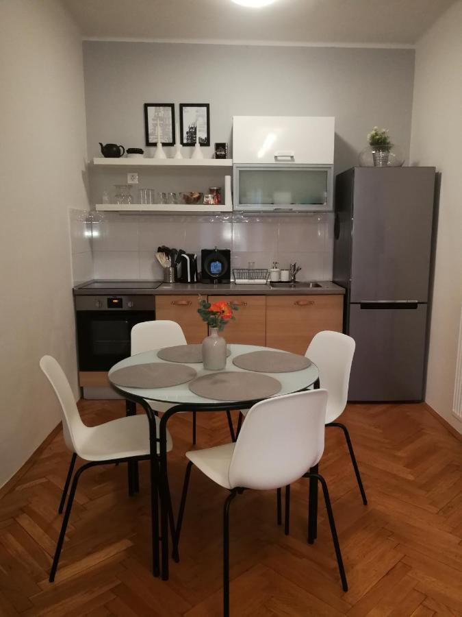 Centrum11 Печ Екстериор снимка