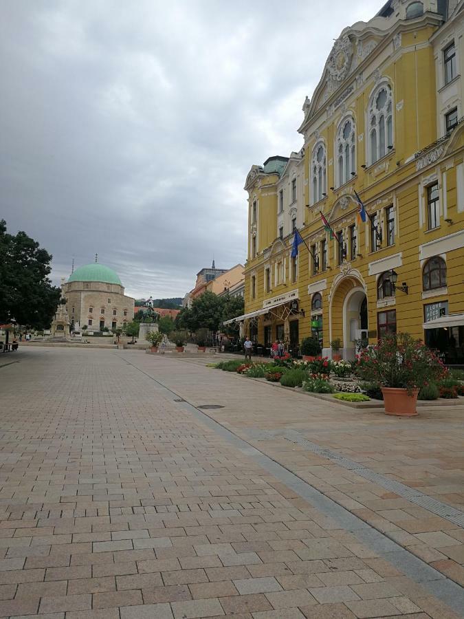 Centrum11 Печ Екстериор снимка