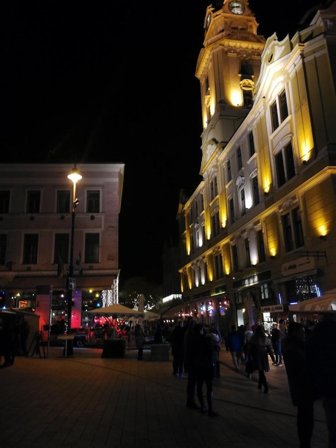 Centrum11 Печ Екстериор снимка